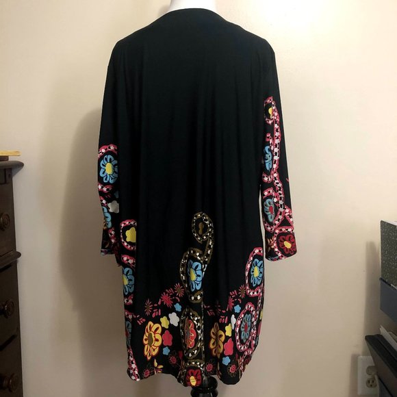 Black Floral Three-Quarter Sleeve Tunic Top w/ Tuxedo Pleats (XL) - Picture 2 of 2